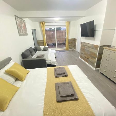 Gatwick Studio Horley Dış mekan fotoğraf